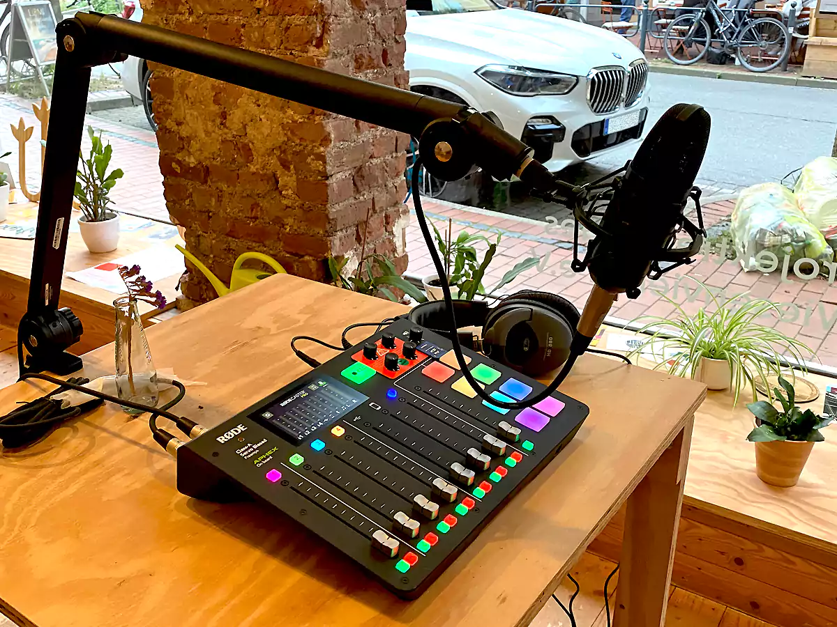 Neue Podcast-Technik im Lokal des Wiesenviertel e.V. (Foto: MS/Wiesenviertel e.V.)